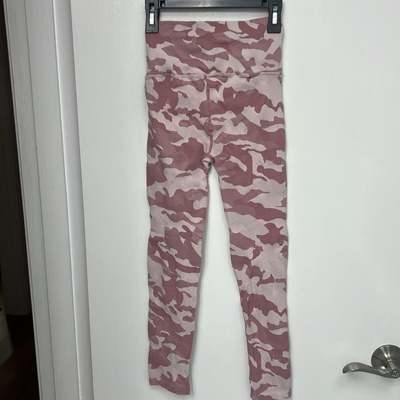 Free People Movement High-Rise
Good Karma Leggings Pink Camo, measure as XS/S - Picture 4 of 6